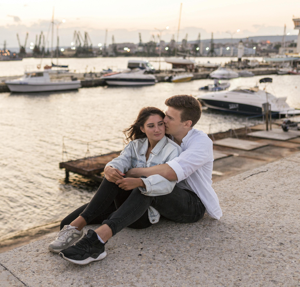 Deux célibataires lors d’un premier rendez-vous à Marseille