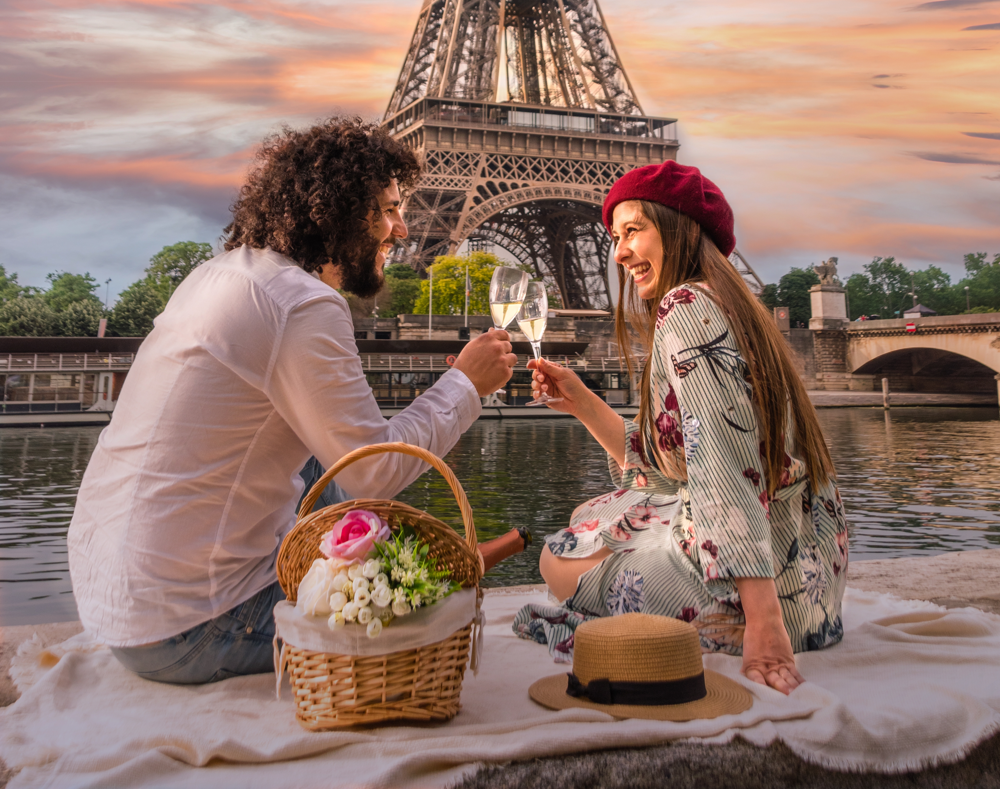Deux célibataires lors d’un premier rendez-vous à Paris